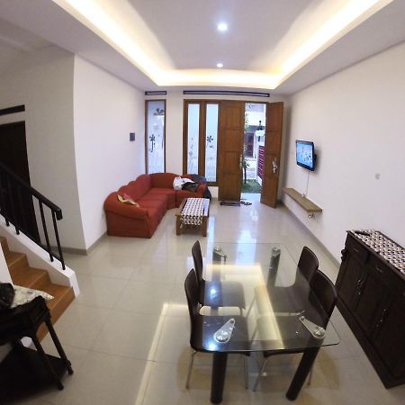 Padma Laguna Guesthouse Baturetno Exterior photo