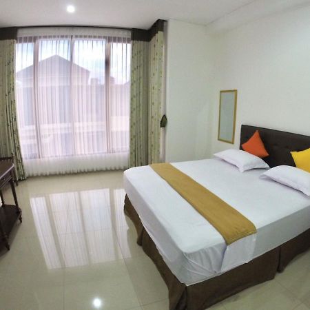 Padma Laguna Guesthouse Baturetno Exterior photo
