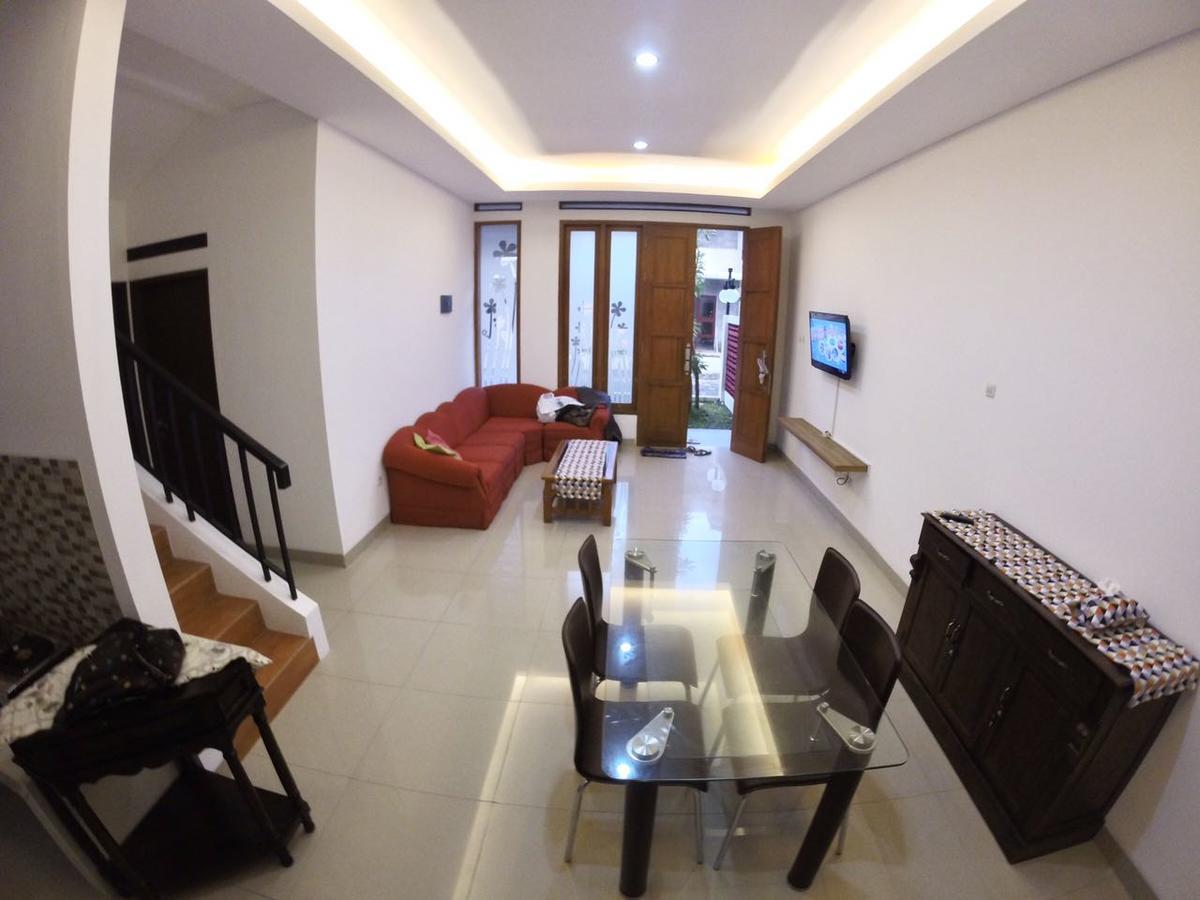 Padma Laguna Guesthouse Baturetno Exterior photo