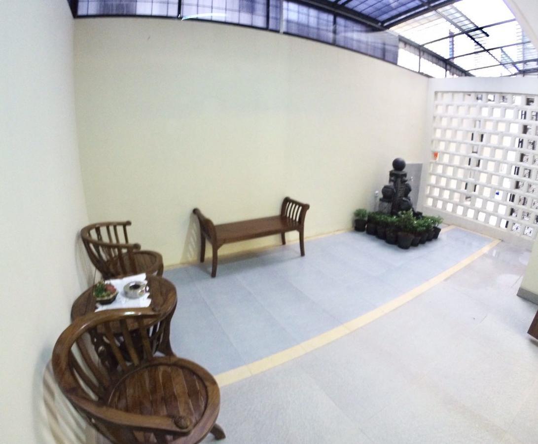 Padma Laguna Guesthouse Baturetno Exterior photo